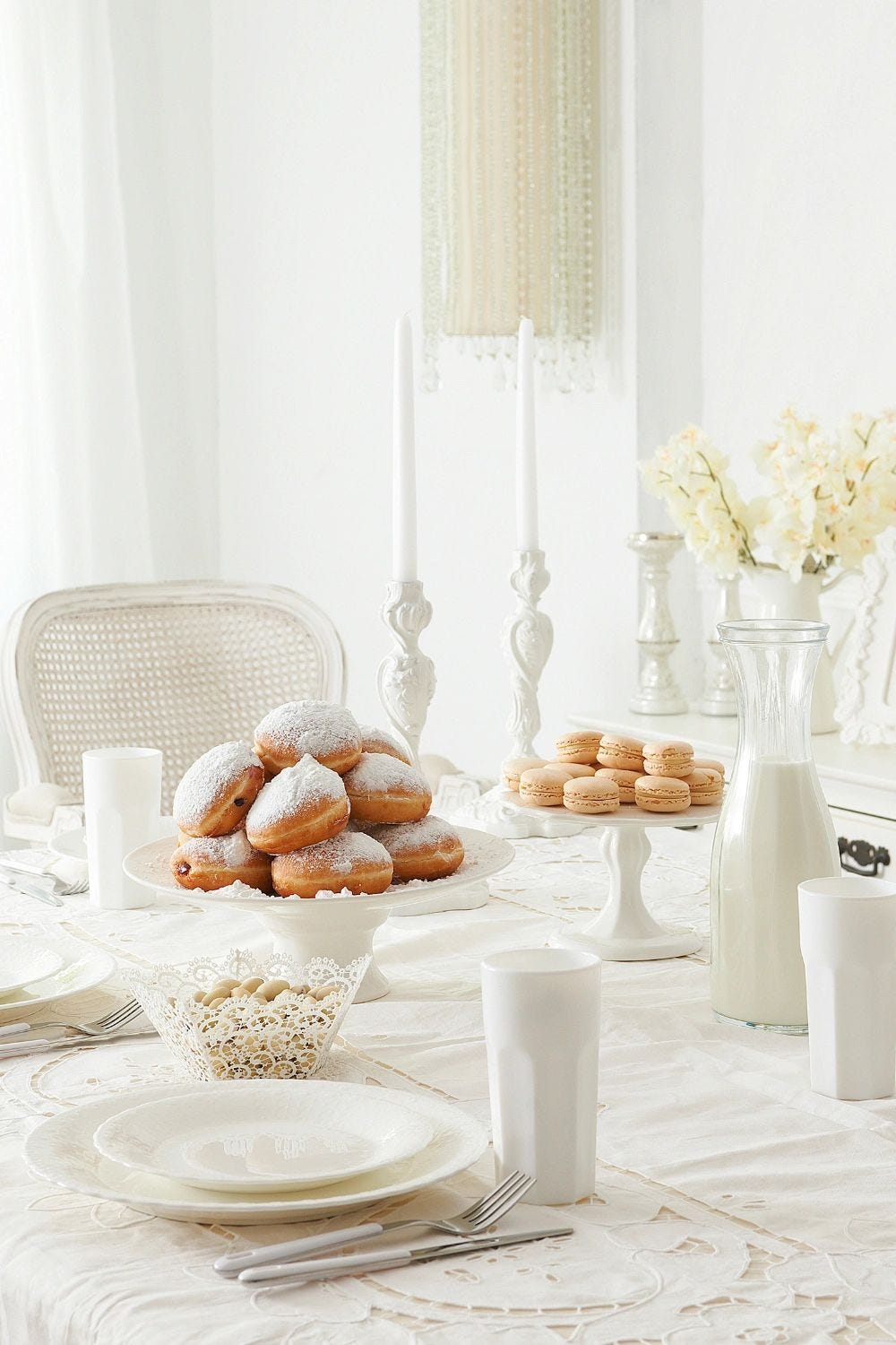 Guess which design style this table setting is? Click here to find out and to discover your favorite home decor style.