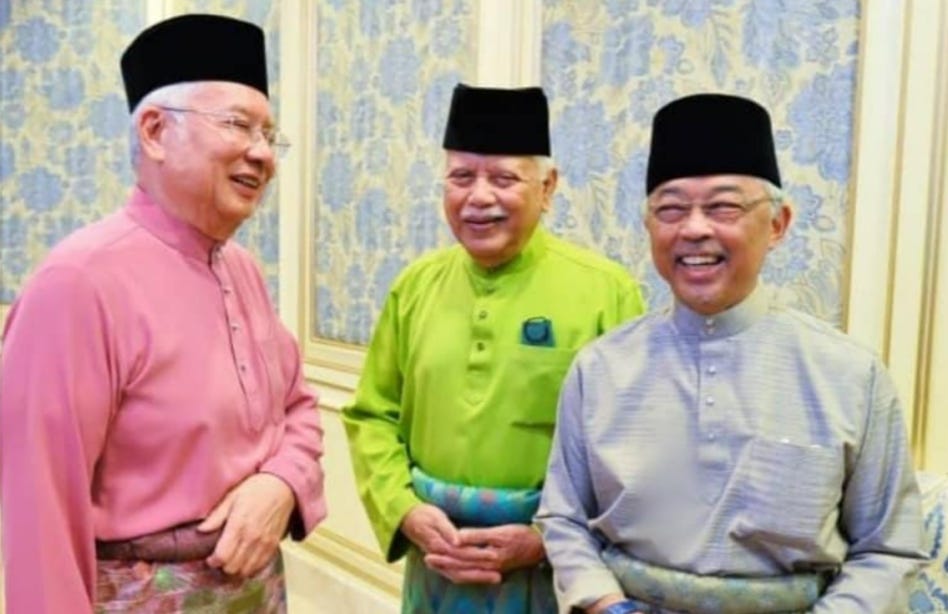 Lobbying for a pardon?”: Netizens mock Najib over visit to Agong's Hari  Raya-do