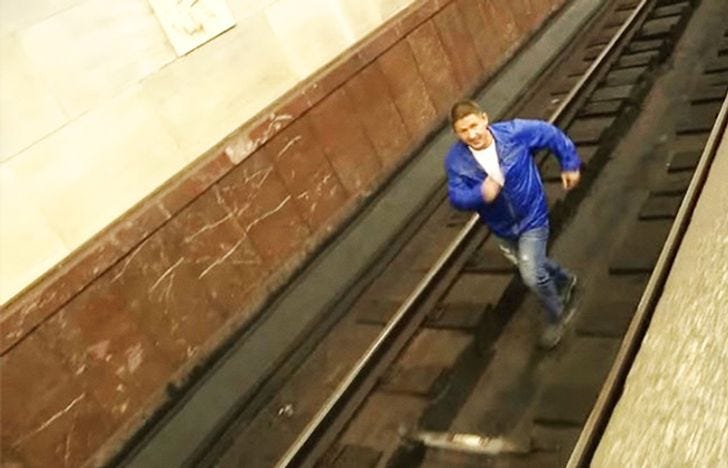 What You Should Do If You Fall Onto the Subway Tracks / Bright Side