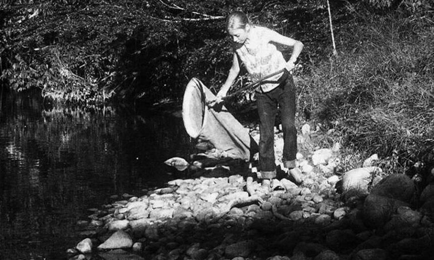 Hunting butterflies on the Río Yuyapichis: At the age of 14 Juliane moved to Panguana with her parents and developed her love for the virgin forest (1968/1969)