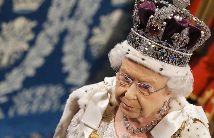 The crown of Queen Elizabeth | gioiellis.com
