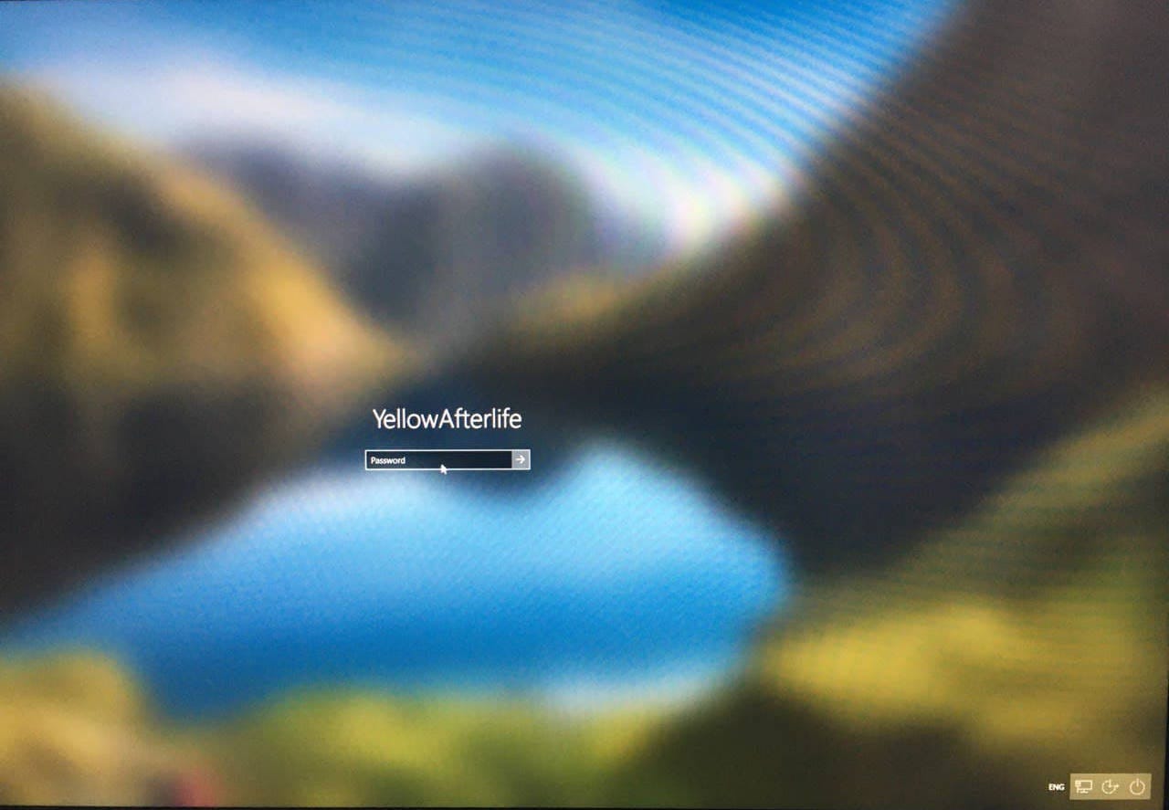 A stuck Windows 10 login screen