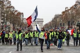POURQUOI C'EST IMPORTANT. Pour leur anniversaire, les gilets jaunes veulent  retourner sur les Champs-Elysées