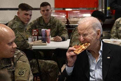 Biden shares pizza lunch with GI's near Ukraine front line - New York Daily  News