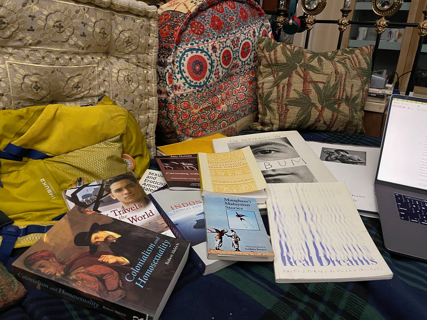 Photo of arod's bed with many books representing the moment he finished writing this blog post
