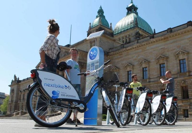 https://upload.wikimedia.org/wikipedia/commons/thumb/f/fb/Nextbike_station.jpg/800px-Nextbike_station.jpg