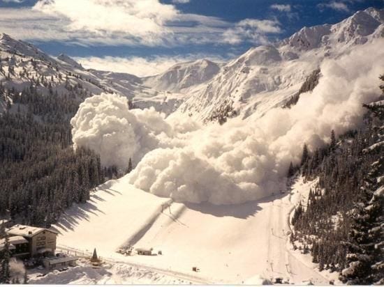 Les avalanches de poudreuse | Tourist places, Scenery, Winter pictures
