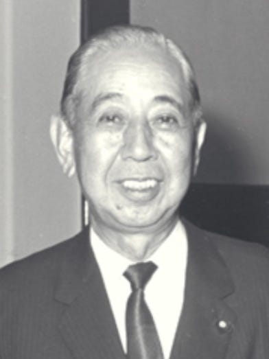 岸信介拜會嚴家淦院長(朱正祺攝).jpg