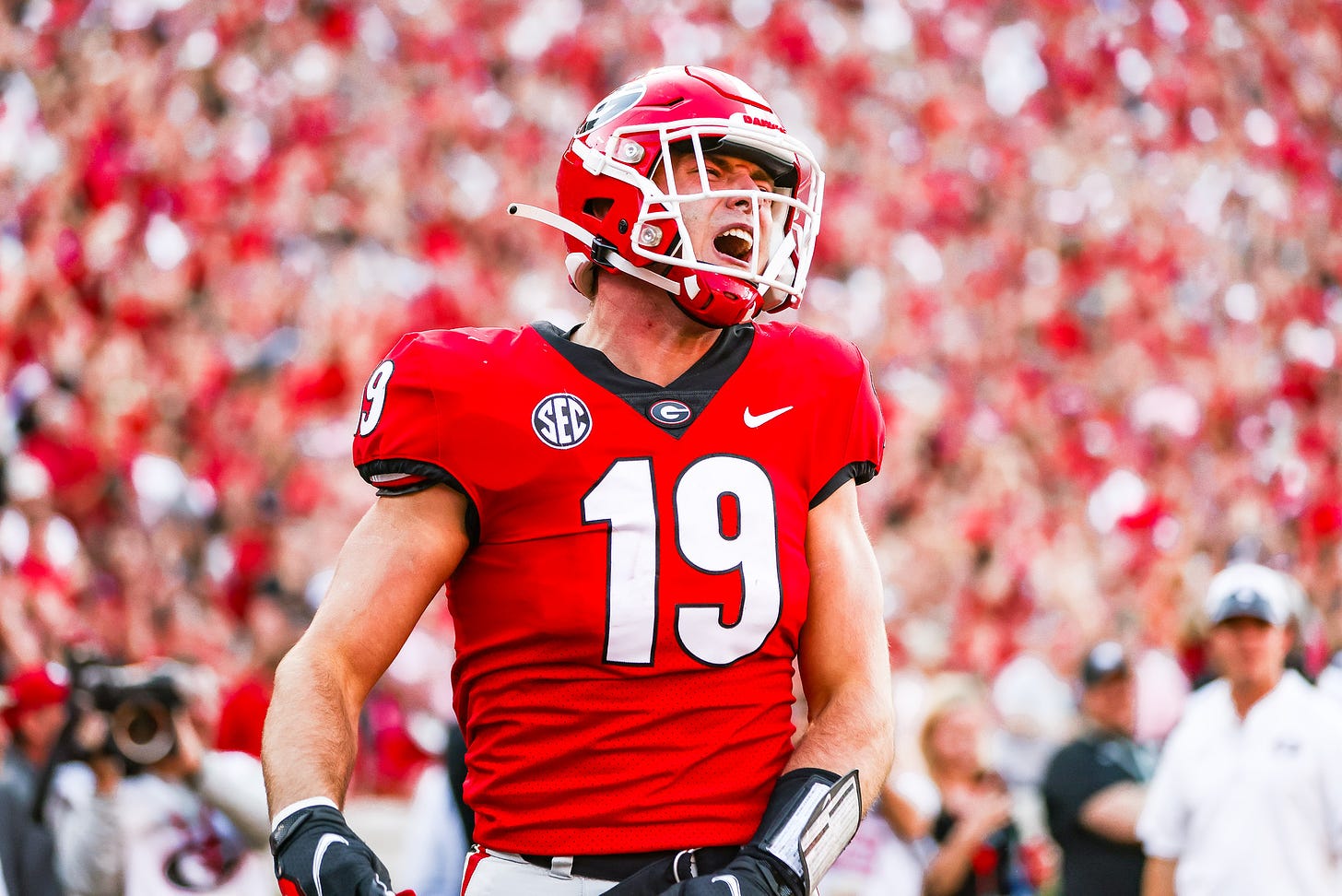 Georgia tight end Brock Bowers (19) during the Bulldogs’ game against Kentucky on Dooley Field at Sanford Stadium in Athens, Ga., on Saturday, Oct. 16, 2021. (Photo by Tony Walsh)