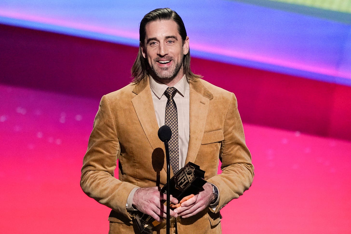 Aaron Rodgers' corduroy suit at 'NFL Honors' rubbed some the wrong way