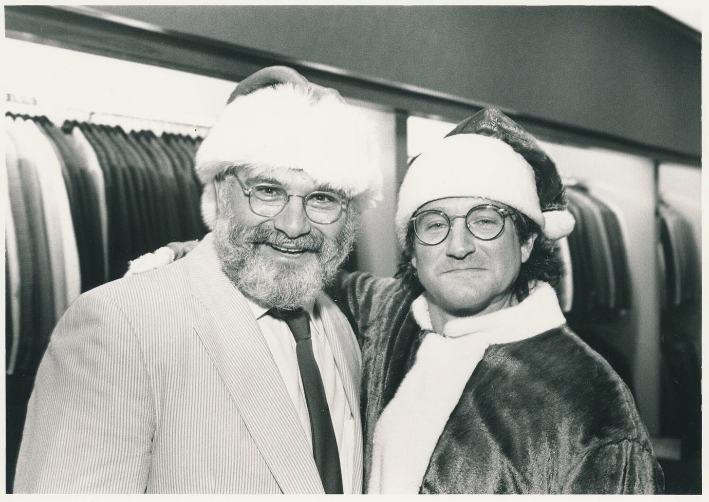 تويتر \ Oliver Sacks Fdn. على تويتر: "Oliver Sacks and Robin Williams play  Santa for a fundraiser ca. early 1990s. Happy holidays to all!  https://t.co/2JiGCY3SOU"