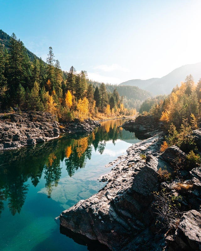 r/EarthPorn - Autumn paradise in Glacier National Park [OC] [1280x1600]