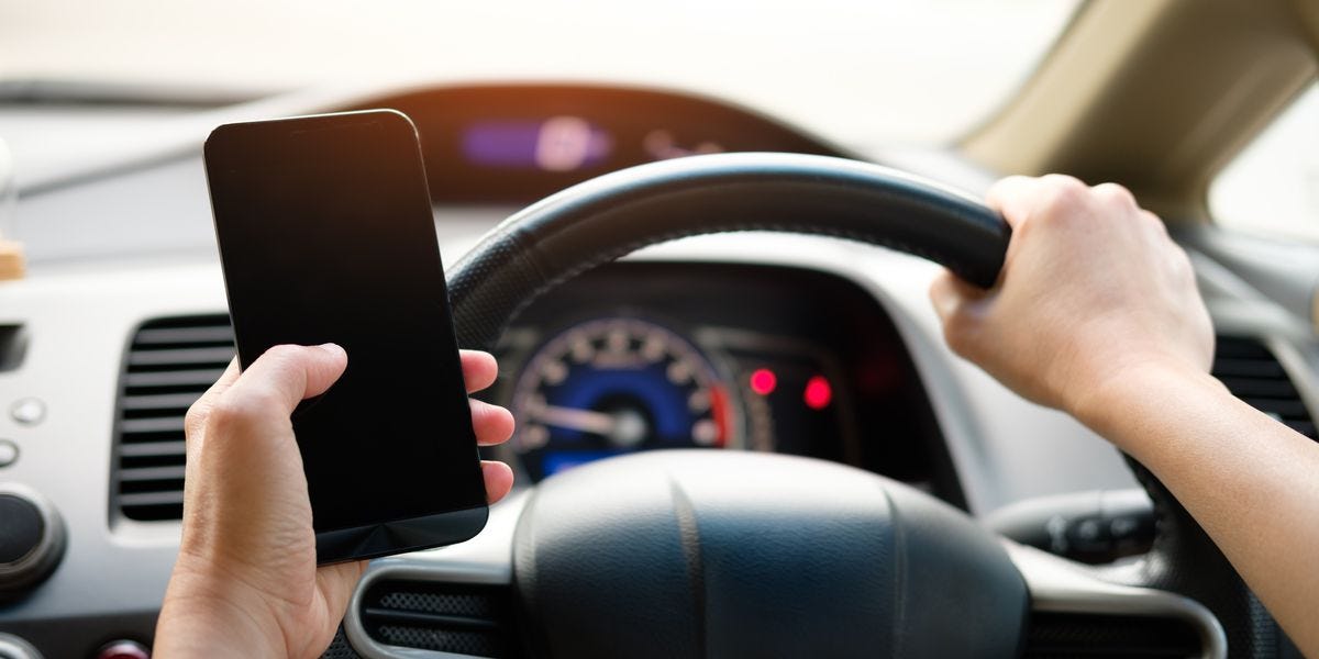 Bill to ban cell phone use while driving advances
