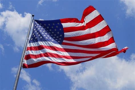 Quelle est la signification et l'histoire du drapeau américain ? - ©New ...