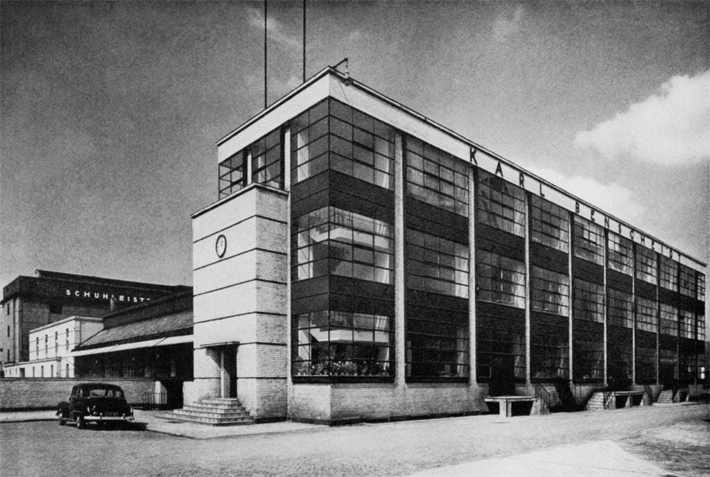 Walter Gropius, fundador y primer director de la Bauhaus | Sobre  Arquitectura y más | Desde 1998
