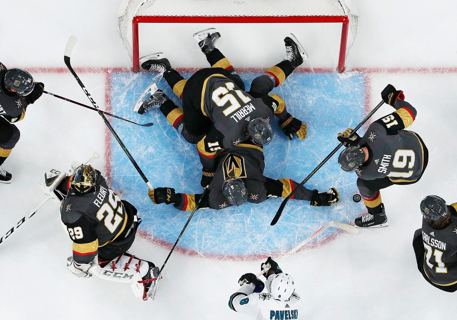 Photo] Chaos in front of the Vegas net in OT : hockey