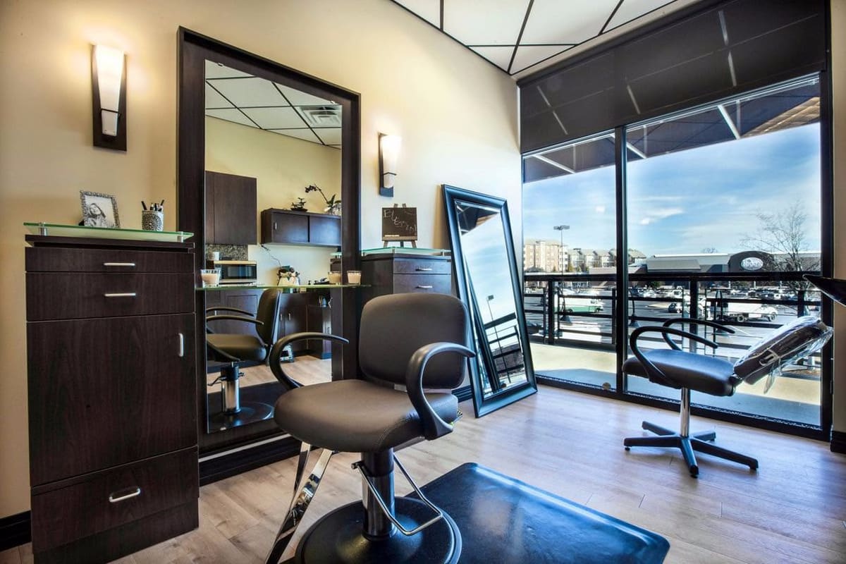 Salon suite opens in Niles&#39; Four Flaggs shopping center, offers hair care,  massage, etc. - Chicago Tribune