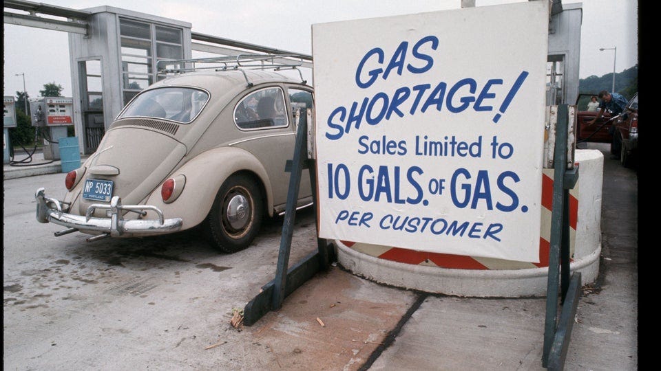 r/HistoryPorn - GAS SHORTAGE/ CAN AMERICAN ANERICAN RESULAR Sales Limited to 10 GAS. NP 5033 71 MARYLAND PER CUSTOMER