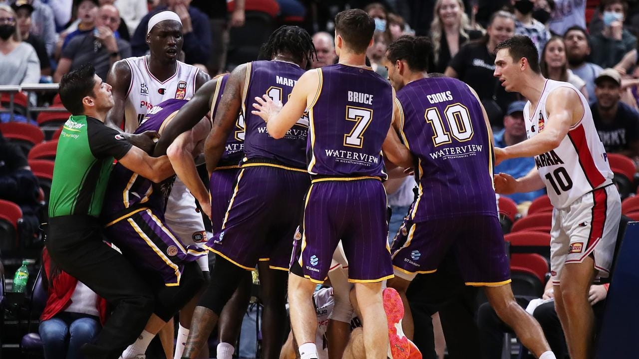 NBL 2021-22 game results: Illawarra Hawks defeat Sydney Kings, feud between  owners, rivalry explained, video, score