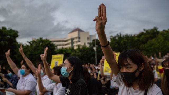 Thailand protests: Risking it all to challenge the monarchy - BBC News