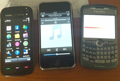 Nokia 5880 con iPhone y blackberry