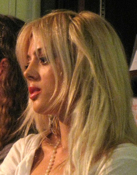 File:Cat Marnell at Housing Works Bookstore Cafe October 2012.jpg