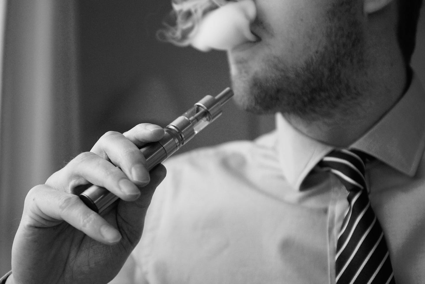 E-Cigarette-Electronic_Cigarette-E-Cigs-E-Liquid-Vaping-Cloud_Chasing-Vaping_at_Work-Work_Vaping_(16163125107)