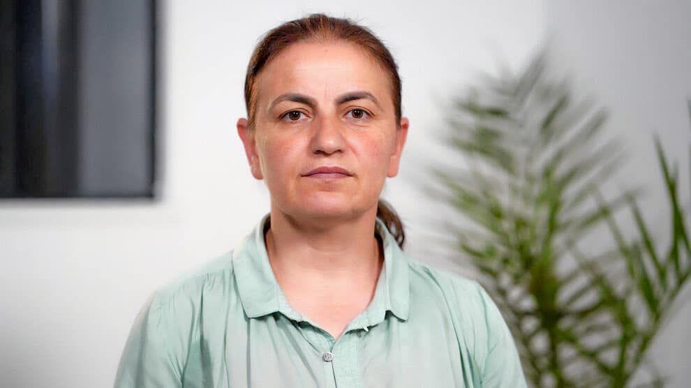 Yksi kolmesta uhrista oli ISIS:iä vastaan taistellut naisten puolustusjoukkojen komentaja Emine Kara Syyrian kurdien YPG/YPJ riveissä.