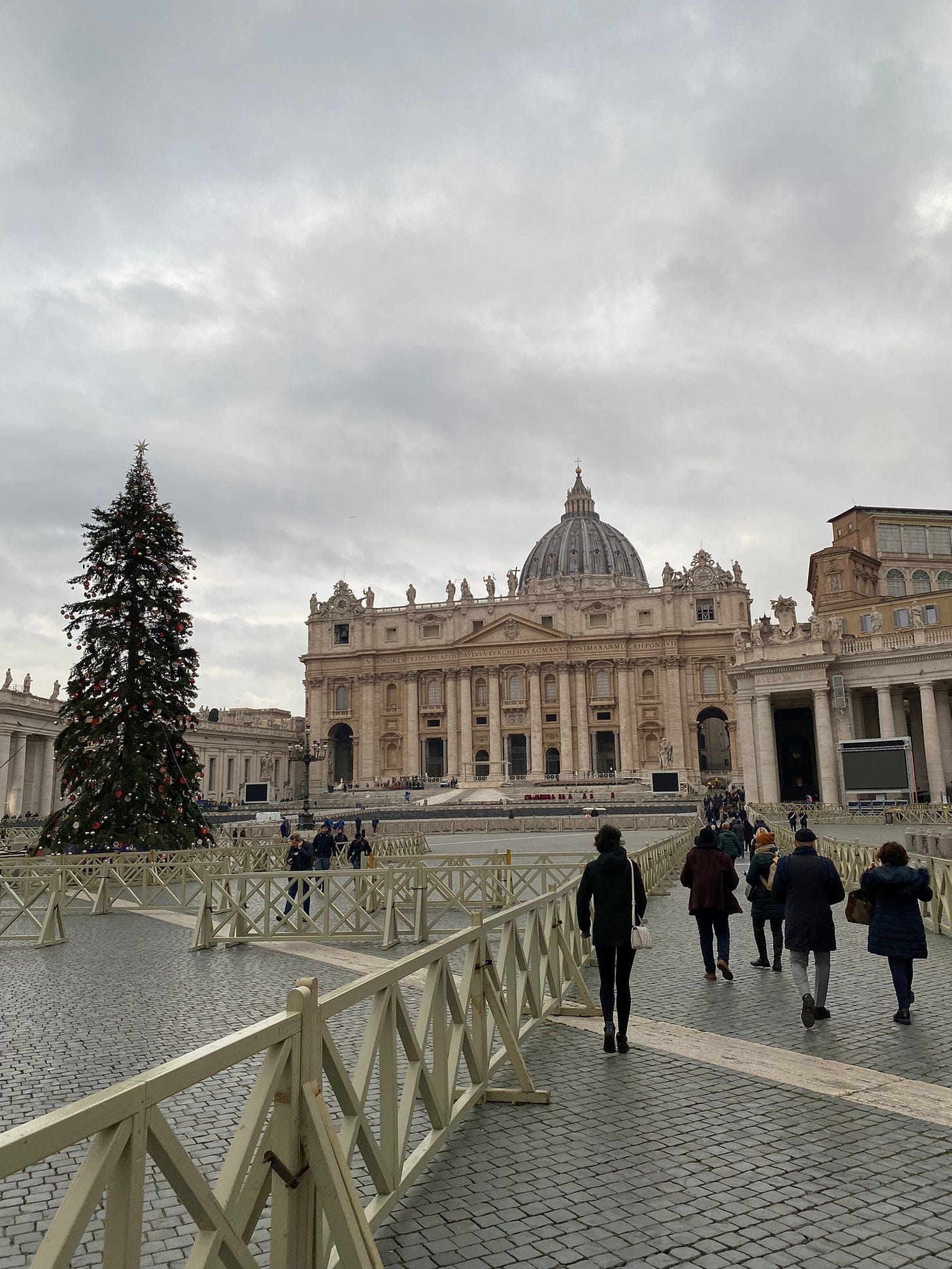 Coda a San Pietro per Benedetto XVI