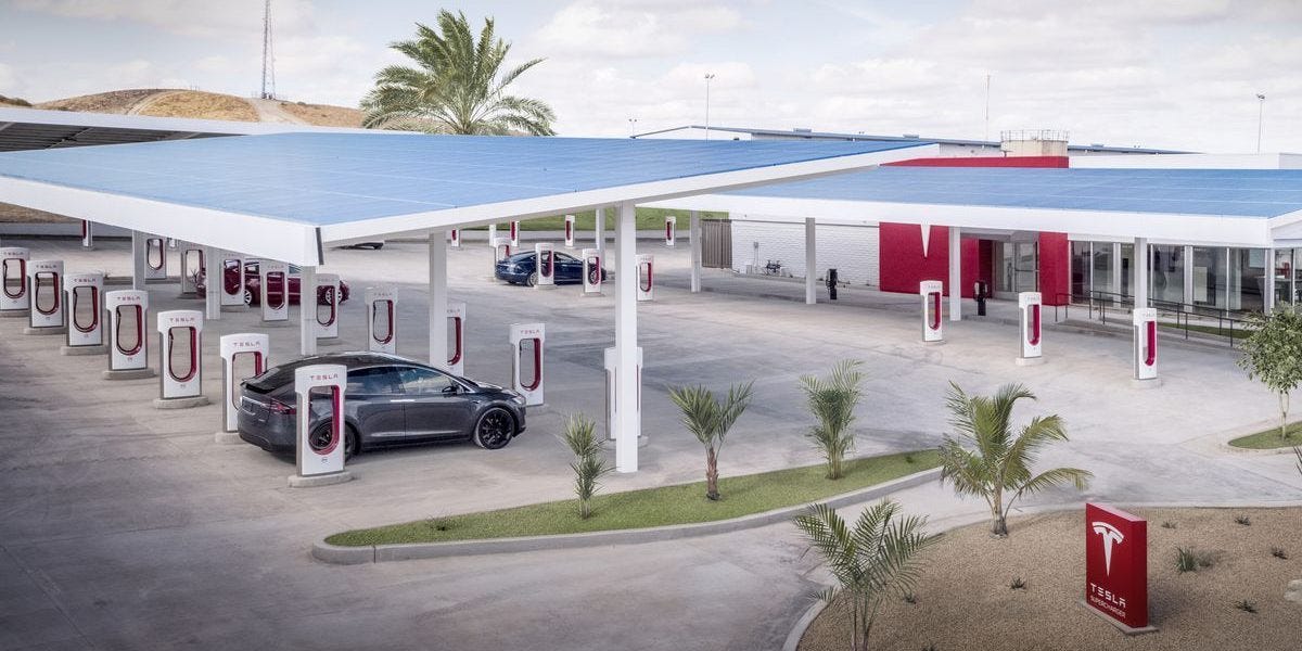 Tesla gives up on drive-in restaurant but location is set to become big  Supercharger V3 station - Electrek