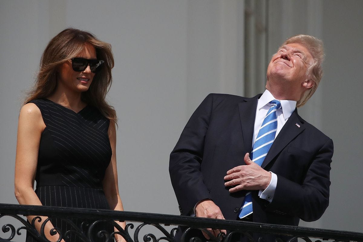 Donald Trump looked at the eclipse without glasses - Vox