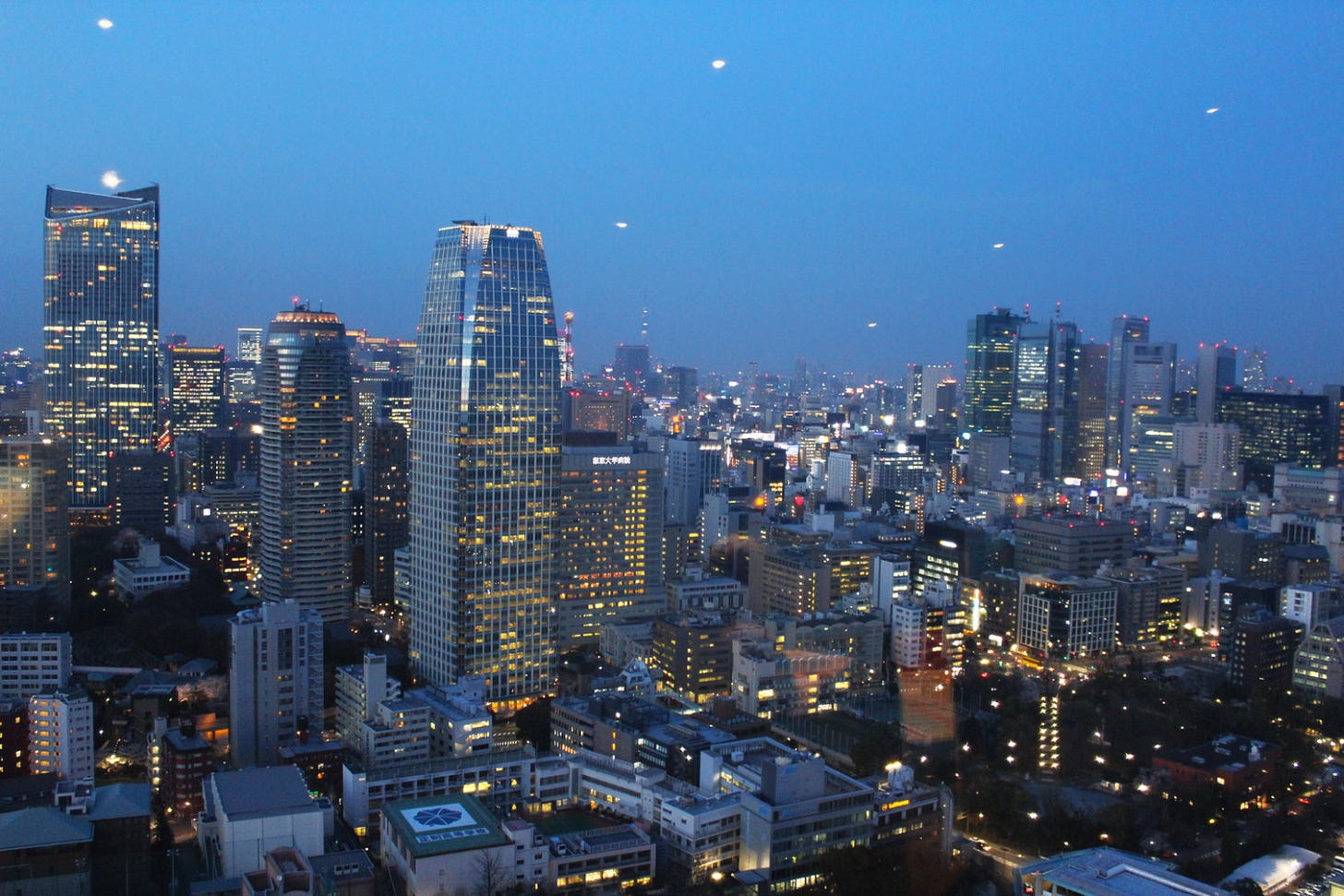 http://www.greenandturquoise.com/wp-content/uploads/2015/06/tokyo-skyline-2-1500x1000.jpg