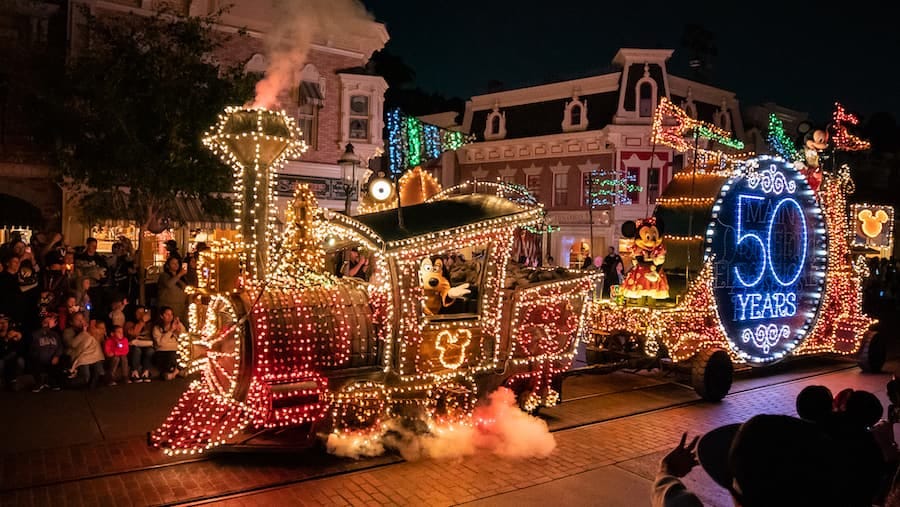 Catch 'Disneyland Forever' Fireworks, 'Main Street Electrical Parade'  Before their Limited-Time Runs End Sept. 1 | Disney Parks Blog