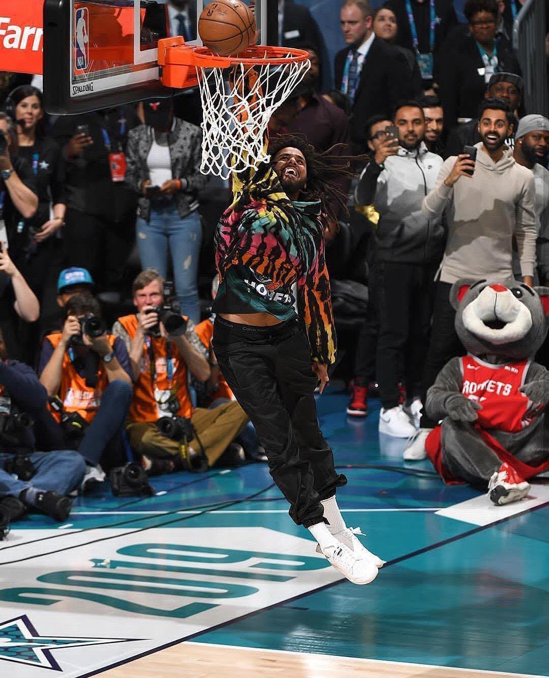 J. Cole Performs At 2019 NBA All-Star Game Halftime Show | 2DOPEBOYZ