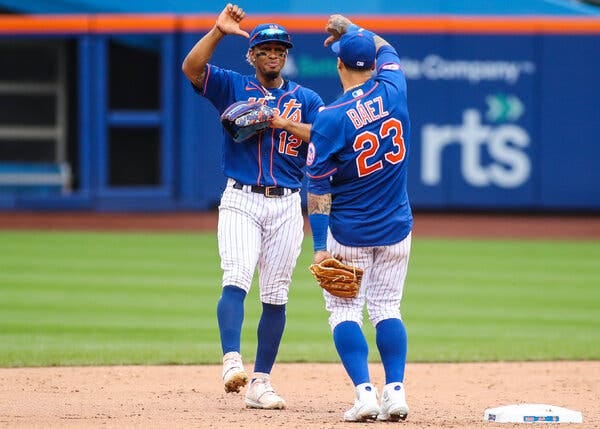 Francisco Lindor and Javier Baez of the Mets celebrated their team&rsquo;s win over the Washington Nationals on Sunday by giving Mets fans a thumbs-down for having booed them in the past.