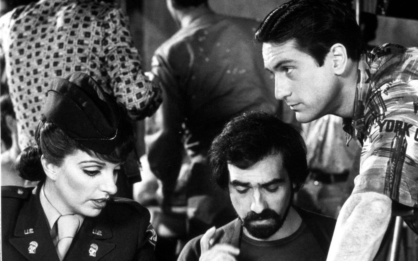 Old Hollywood on Twitter: &quot;Liza Minnelli, director Martin Scorsese and Robert  De Niro photographed between takes on the set of New York, New York (1977)  https://t.co/vbbX9xhZWV&quot; / Twitter