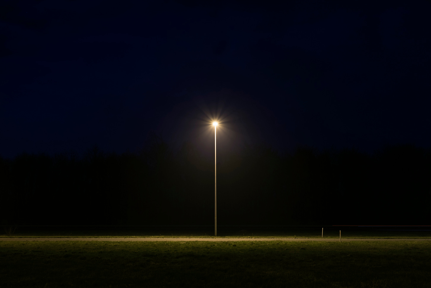 Single light illuminating a field