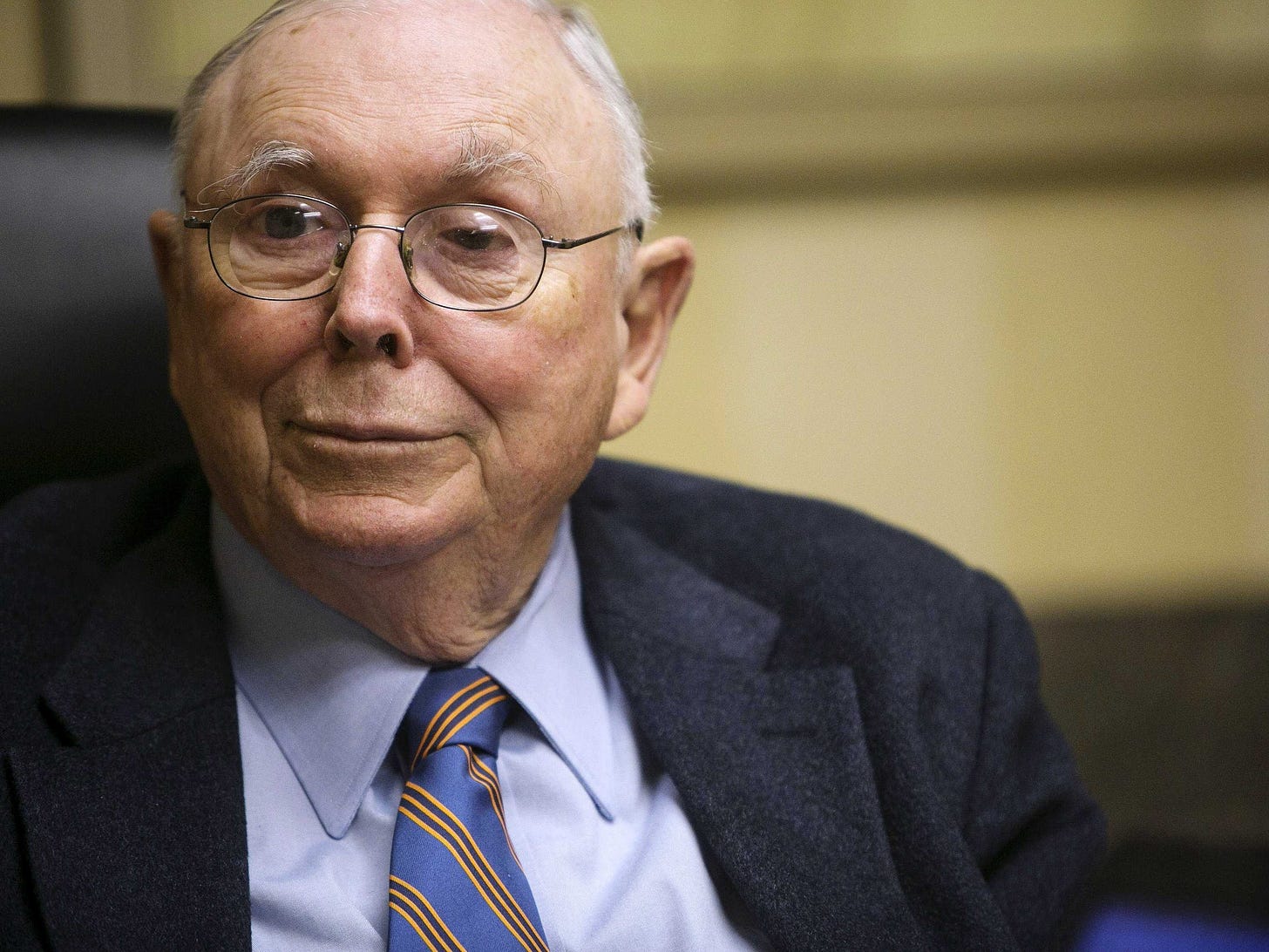 Warren Buffett's partner Charlie Munger donates millions to colleges. They  just have to let him play architect. | Markets Insider