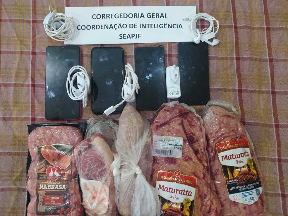 Carnes e celulares encontrados na cela de Glaidson — Foto: Divulgação/Seap
