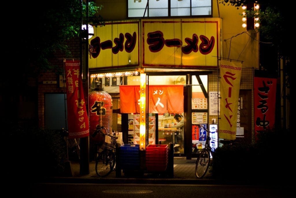 在日本，深夜都能找到营业的拉面馆。 照片来源：  JapanResor 