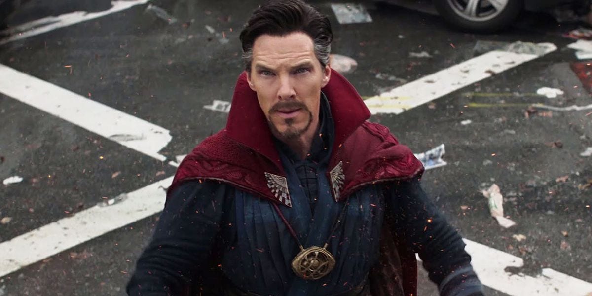 https://hips.hearstapps.com/digitalspyuk.cdnds.net/18/24/1528712502-benedict-cumberbatch-doctor-strange-avengers-infinity-war-new-york-battle.jpg?crop=1xw:1.0xh;center,top&resize=1200:*