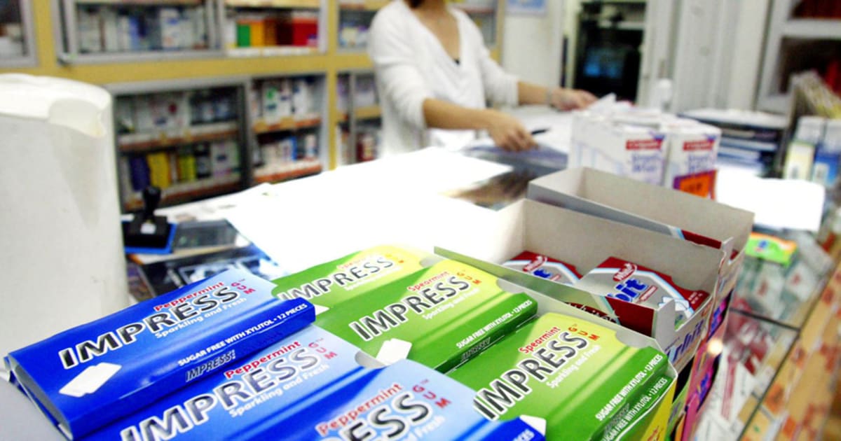 Singapore loosens 12-year chewing gum ban