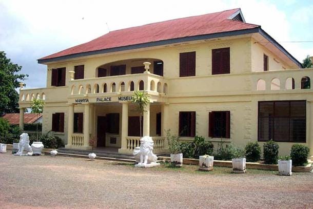 Manhyia Palace in Kumasi, Ghana, which is the home of the remaining members of the Asantehene royal family. (Nkansahrexford / CC BY-SA 3.0)