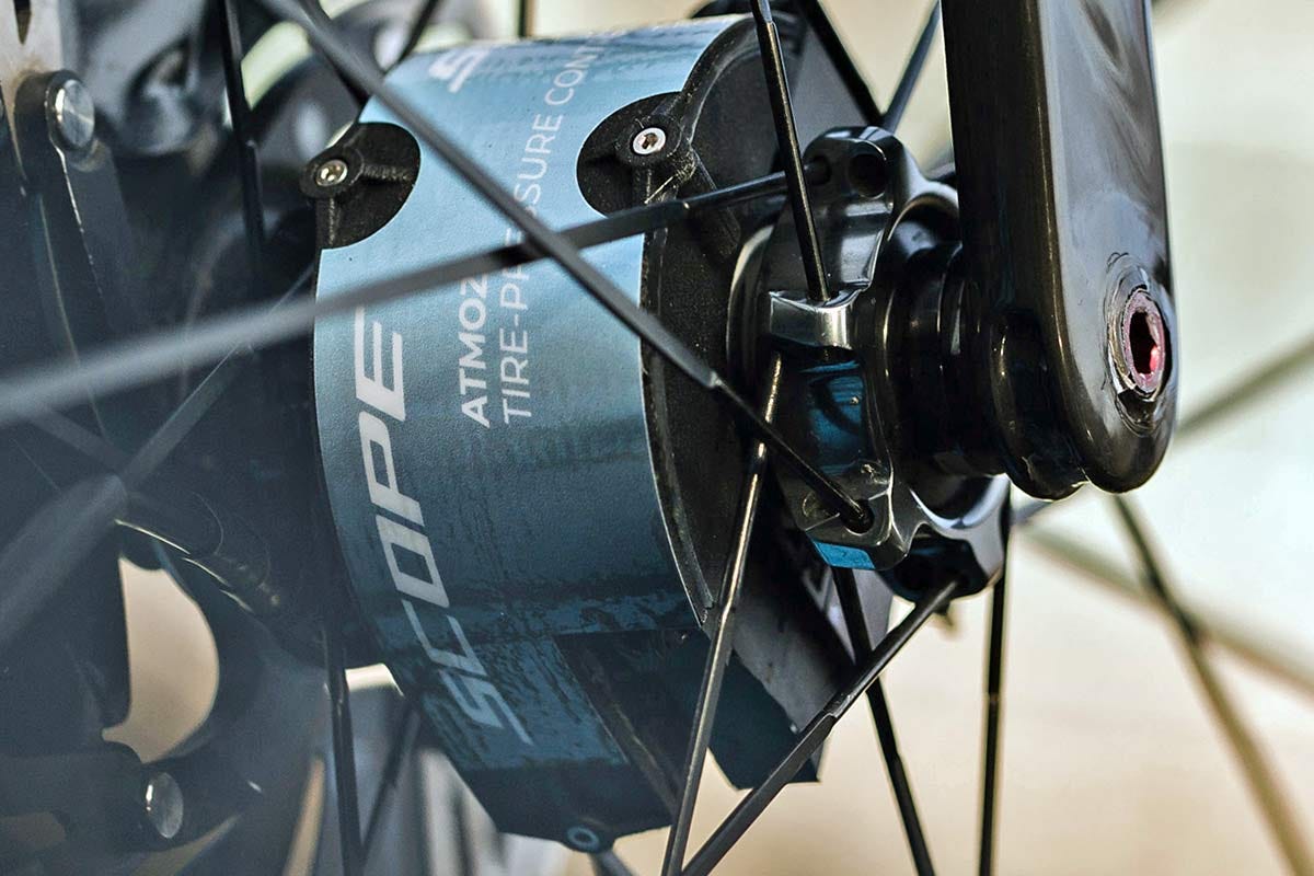 UCI allows Scope Atmoz tire pressure management in racing - Bikerumor