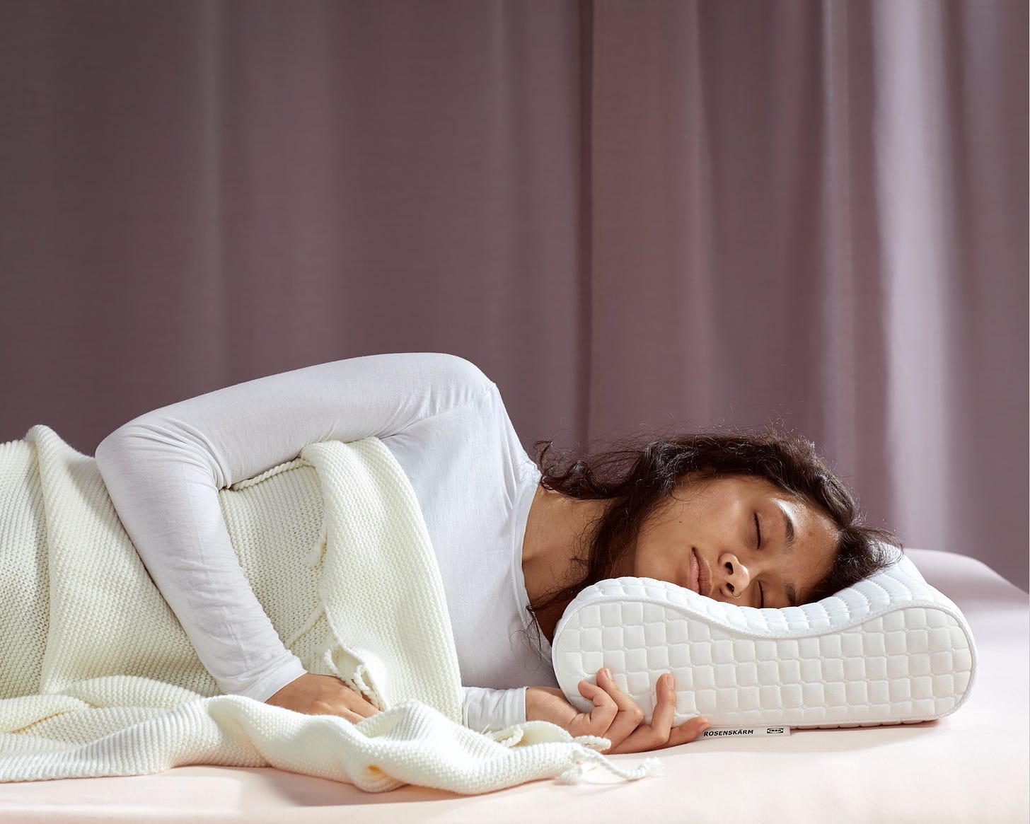 Ergonomic pillow for the perfect night's sleep | IKEA Indonesia