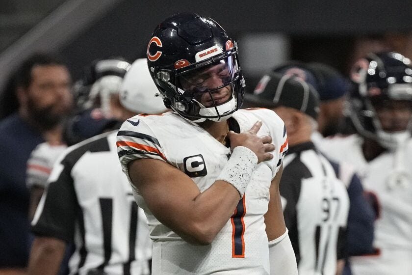 Bears QB Justin Fields has separated shoulder with 'partially torn  ligaments' - Chicago Sun-Times