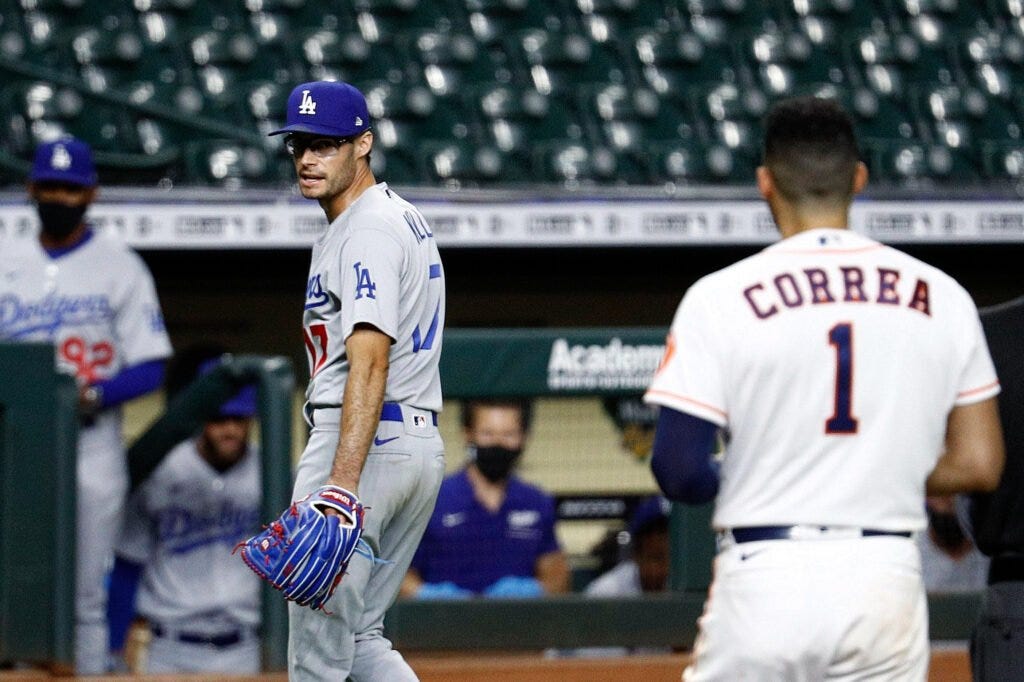 Joe Kelly throws behind the Astros, makes faces at them and ...