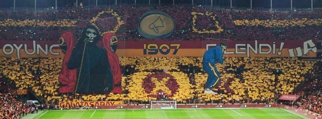 Galatasaray choreography before the game: ”Player 1907 (Fenerbahce  foundation date) eliminated“. And then Fenerbahce's answer after 1-2 win in  the derby. : r/soccer