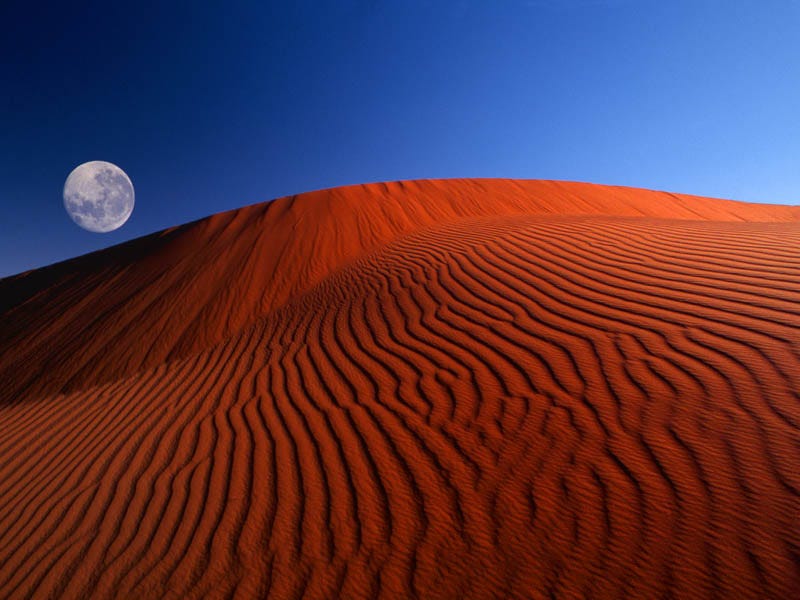 File:Red moon desert.jpg