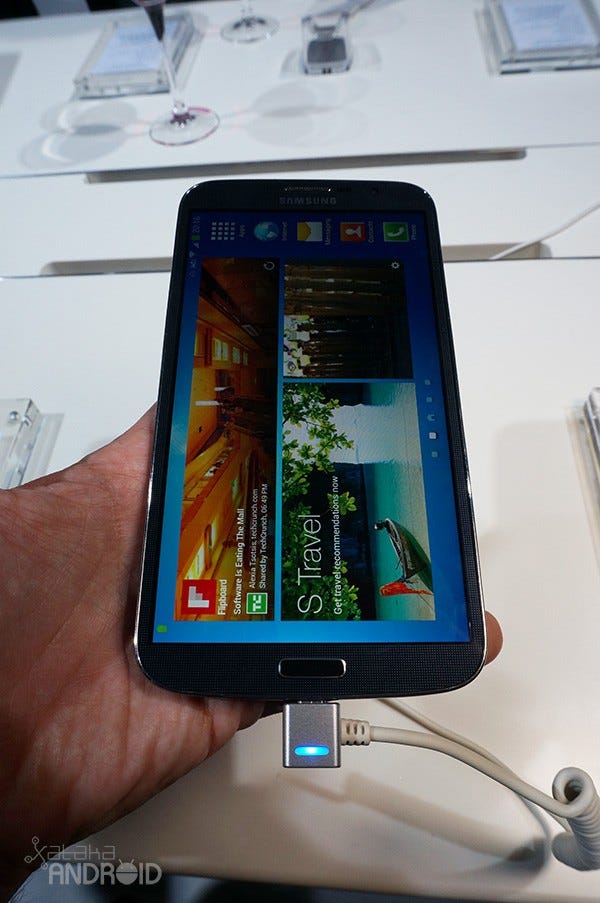 Samsung Galaxy Mega 6.3 en mano